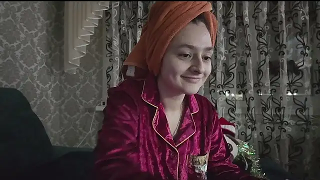 SweetLiaison online show from 12/18/25, 04:55