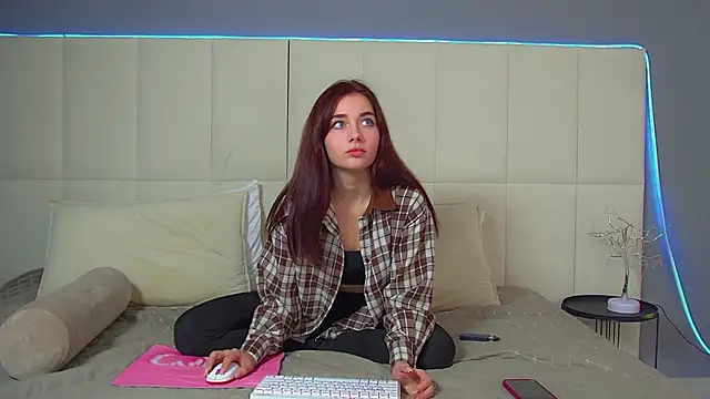 SelenaPonces online show from 11/11/25, 02:01