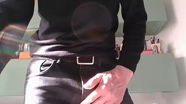 CuteDaddy92 online show from 12/18/25, 12:42