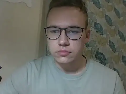 Snapshot of Yminoske chatting on 11/07/25, 04:22 Yminoske online show from 11/07/25, 04:22