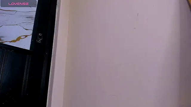 Snapshot of emma_bloom_ chatting on 11/09/25, 05:17 emma bloom online show from 11/09/25, 05:17