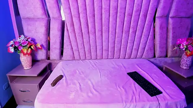 Snapshot of MarianaGibson chatting on 11/07/25, 04:11 MarianaGibson online show from 11/07/25, 04:11