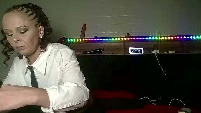 Snapshot of nikkibae33 chatting on 07/02/26, 05:57 nikkibae33 online show from 07/02/26, 05:57