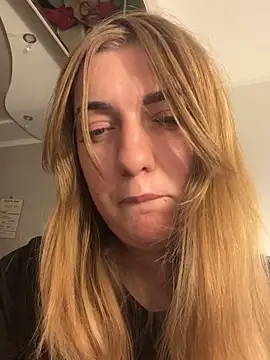 Snapshot of Avila_aa chatting on 11/12/25, 09:18 Avila aa online show from 11/12/25, 09:18