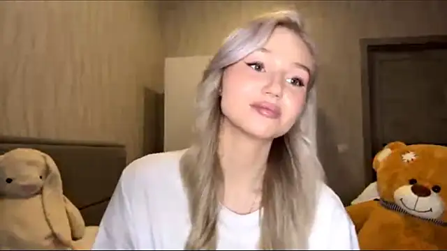 MoonlitCrystalia online show from 11/09/25, 04:22