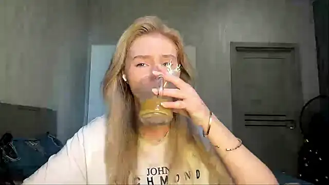 MoonlitCrystalia online show from 06/30/26, 11:21