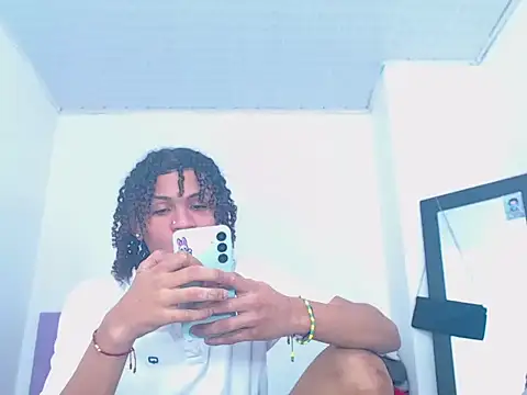 Snapshot of scoothh chatting on 11/16/25, 11:08 scoothh online show from 11/16/25, 11:08