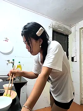 Lynly k2 online show from 02/27/26, 12:27