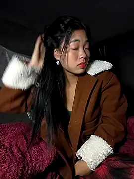 Lynly k2 online show from 11/30/25, 12:33