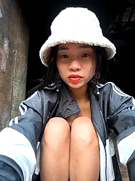 Lynly k2 online show from 11/16/25, 01:10