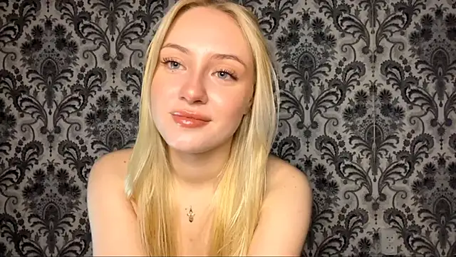 PhebeHals online show from 11/30/25, 01:34