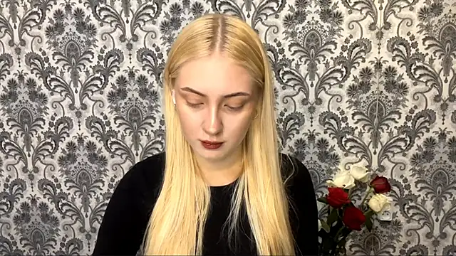 PhebeHals online show from 11/19/25, 01:22