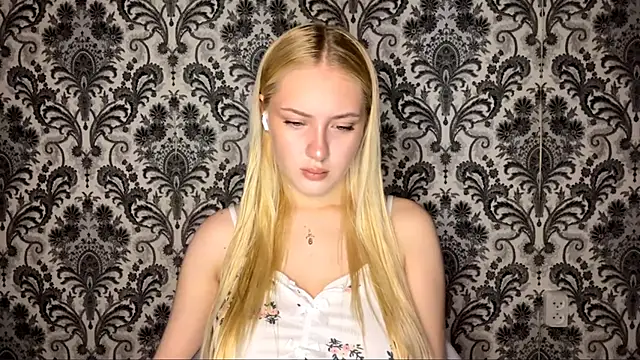 PhebeHals online show from 12/01/25, 01:56