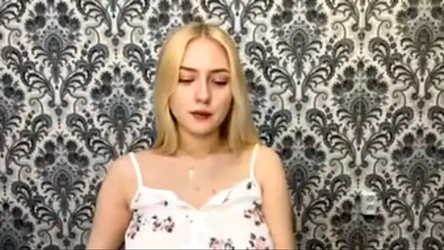 PhebeHals online show from 11/21/25, 02:27