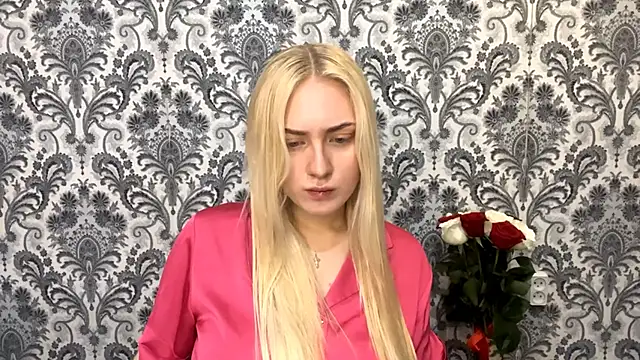 PhebeHals online show from 11/18/25, 01:14