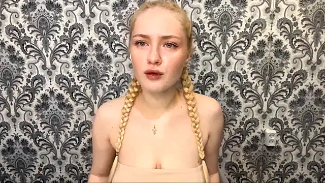 PhebeHals online show from 11/14/25, 01:37