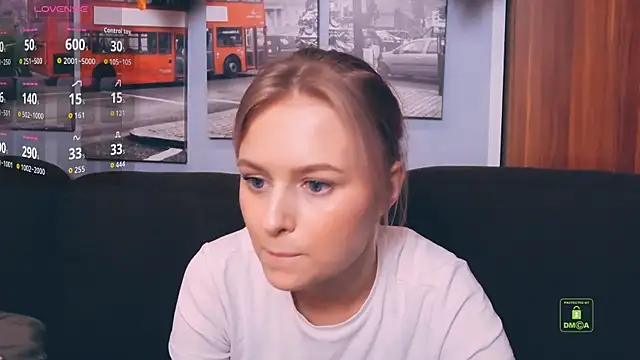 Snapshot of LunaAstra chatting on 11/09/25, 03:49 LunaAstra online show from 11/09/25, 03:49