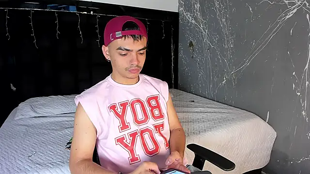 NicoKingg  online show from 12/04/25, 04:11