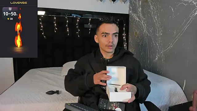 NicoKingg  online show from 12/05/25, 04:00