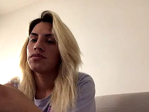 ESTRELLABERECHUCKY online show from 11/20/25, 08:42