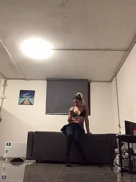 ESTRELLABERECHUCKY online show from 01/09/26, 07:54