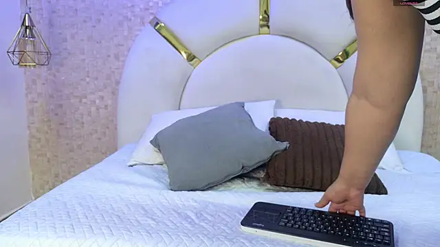 aria sm online show from 11/14/25, 07:50