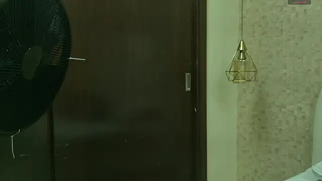 aria sm online show from 11/18/25, 07:06