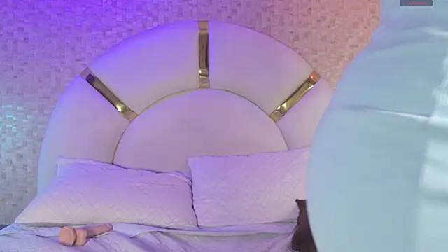 aria sm online show from 11/24/25, 07:47