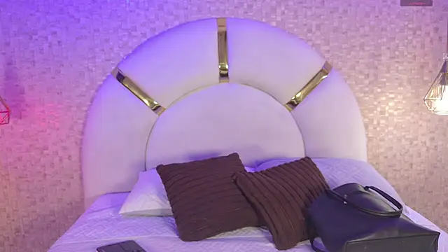 aria sm online show from 11/19/25, 07:14