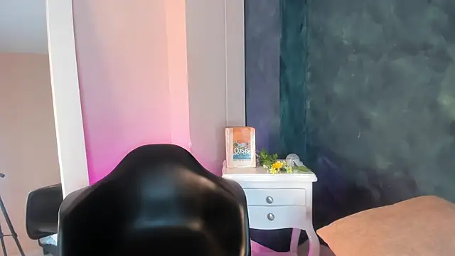 BellaRooux online show from 11/10/25, 02:44