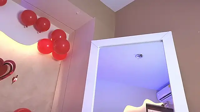 Snapshot of BellaRooux chatting on 02/20/26, 12:51 BellaRooux online show from 02/20/26, 12:51