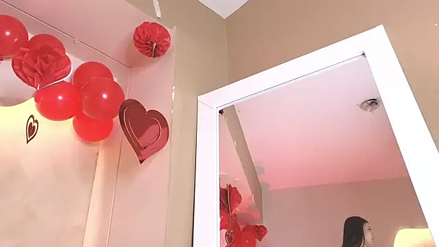 Snapshot of BellaRooux chatting on 02/16/26, 01:54 BellaRooux online show from 02/16/26, 01:54