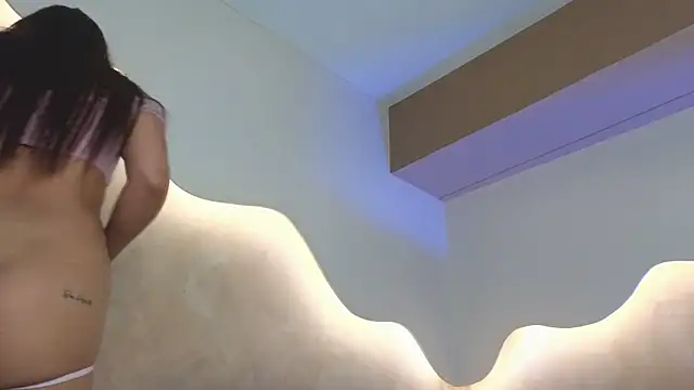 Snapshot of BellaRooux chatting on 02/04/26, 12:33 BellaRooux online show from 02/04/26, 12:33