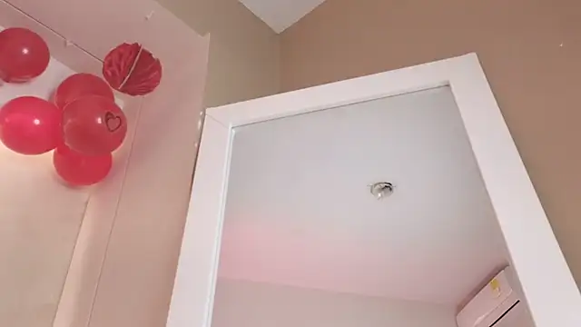 Snapshot of BellaRooux chatting on 02/18/26, 12:23 BellaRooux online show from 02/18/26, 12:23