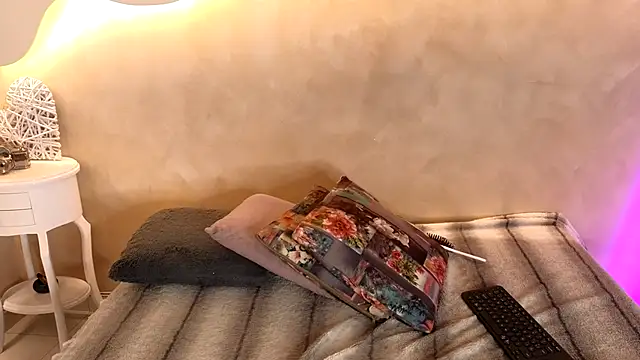 BellaRooux online show from 01/08/26, 12:33