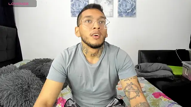 ariannawil online show from 12/15/25, 12:38