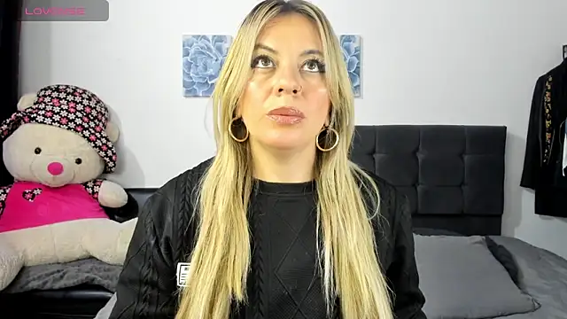 ariannawil online show from 04/18/26, 01:08