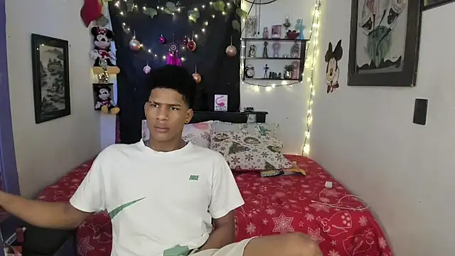 Snapshot of JUANBIGCOCK21CM chatting on 12/18/25, 09:18 JUANBIGCOCK21CM online show from 12/18/25, 09:18