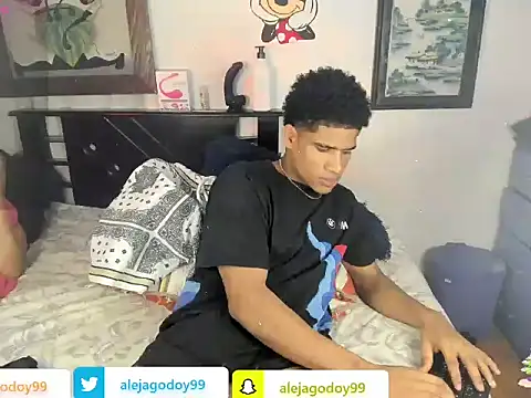 Snapshot of JUANBIGCOCK21CM chatting on 11/27/25, 12:38 JUANBIGCOCK21CM online show from 11/27/25, 12:38