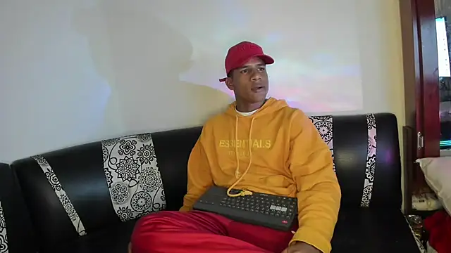 Snapshot of JUANBIGCOCK21CM chatting on 04/14/26, 03:55 JUANBIGCOCK21CM online show from 04/14/26, 03:55