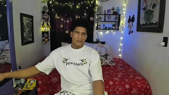 Snapshot of JUANBIGCOCK21CM chatting on 12/21/25, 04:19 JUANBIGCOCK21CM online show from 12/21/25, 04:19