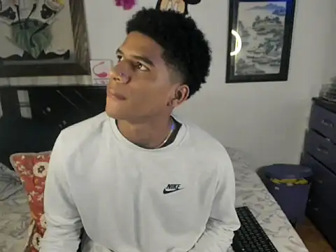 Snapshot of JUANBIGCOCK21CM chatting on 11/26/25, 11:16 JUANBIGCOCK21CM online show from 11/26/25, 11:16