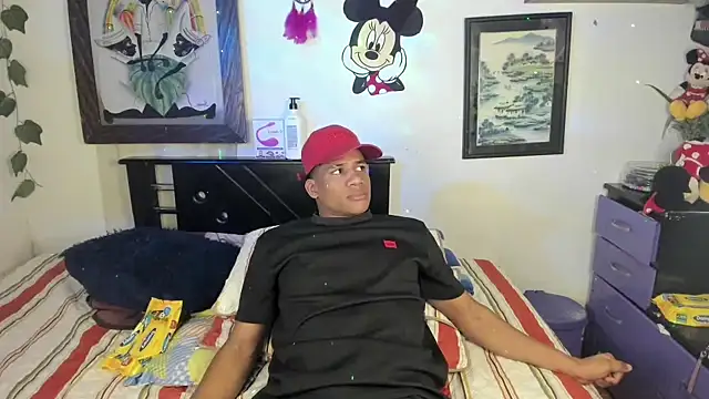 Snapshot of JUANBIGCOCK21CM chatting on 11/22/25, 11:36 JUANBIGCOCK21CM online show from 11/22/25, 11:36