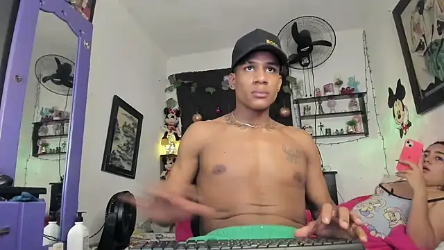 Snapshot of JUANBIGCOCK21CM chatting on 12/23/25, 03:17 JUANBIGCOCK21CM online show from 12/23/25, 03:17