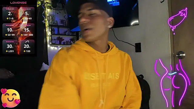 Snapshot of JUANBIGCOCK21CM chatting on 02/24/26, 01:06 JUANBIGCOCK21CM online show from 02/24/26, 01:06