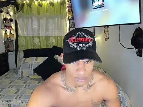 Snapshot of JUANBIGCOCK21CM chatting on 07/01/26, 12:22 JUANBIGCOCK21CM online show from 07/01/26, 12:22