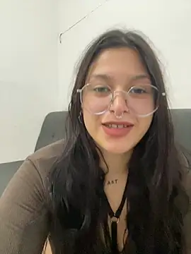 Snapshot of amazonaa9 chatting on 04/28/26, 10:25 amazonaa9 online show from 04/28/26, 10:25