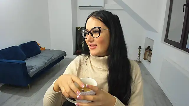 AnyaEvy online show from 12/23/25, 04:45