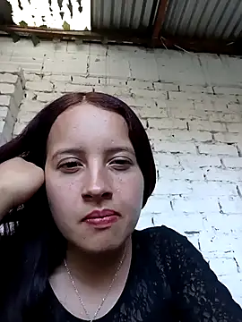 Chloe 2-4 online show from 11/08/25, 09:51