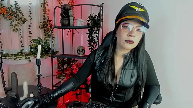 Halley Ravenn online show from 05/15/26, 09:13